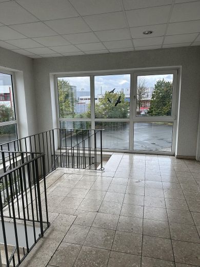 Lager- und Logistikhallen mit hellen Büroräumen ges. 2300m2 + Außenfläche ca. 5000m2 – Foto 2