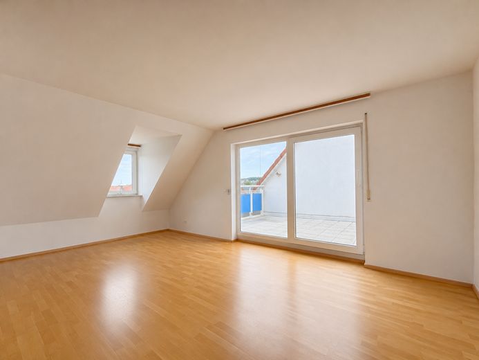 *Schöne DG-Maisonnette-Wohnung mit Fernblick* – Wohn- Esszimmer