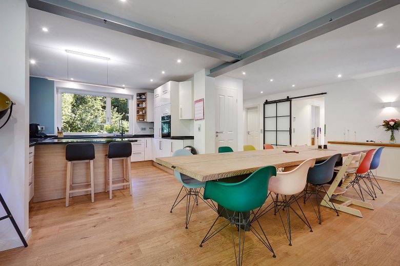 Ampliada en 2026: casa familiar de 298 m² en una parcela de 1.786 m² en Hamburg-Rissen | sin comisión – Essbereich