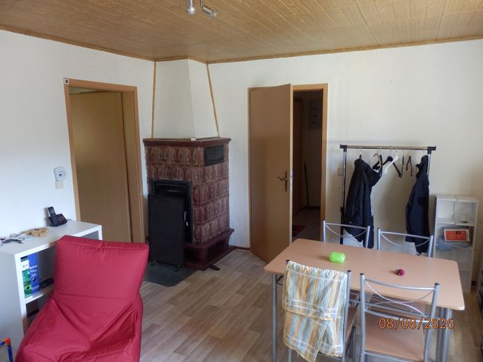 modernisierte Doppelhaushelfte mit zwei Wohnungen auf 403,50 qm Grundstück mit Garage – Wohnzimmer Obergeschoß