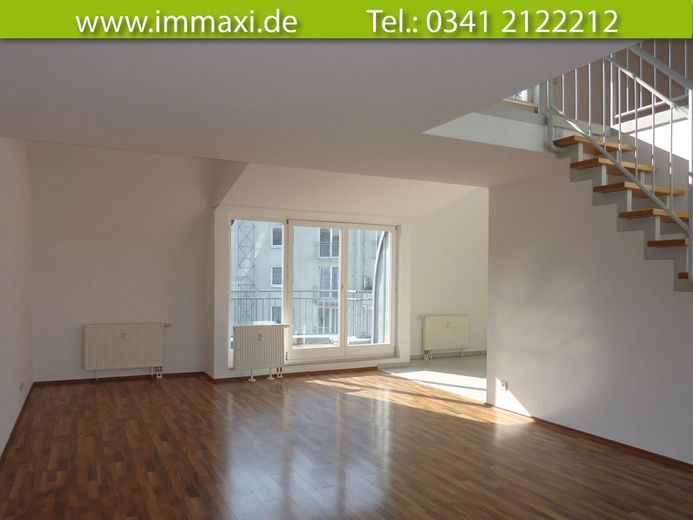 MAISONETTE IM DACHGESCHOSS + 2,5 RAUM VERMIETET + 2 TIEFGARAGENPLÄTZE – Wohnbereich