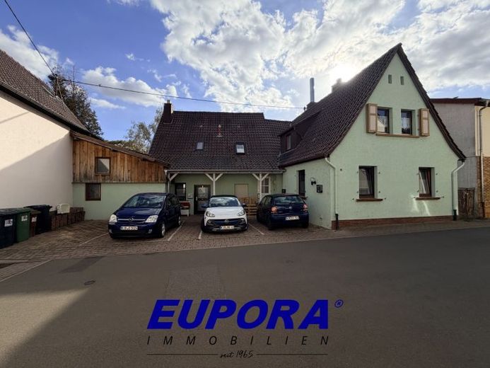 EUPORA® Immobilien: Albisheim में बगीचे के साथ 3-परिवार आवासीय घर। – फोटो 1
