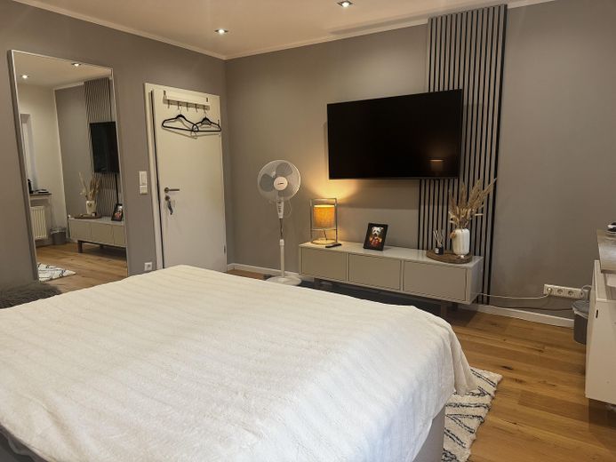 Exklusive Wohlfühloase in GE-Resse: 214 m² Luxus, Schreiner-Einbauten & traumhafter Naturpool – Schlafzimmer  1.OG