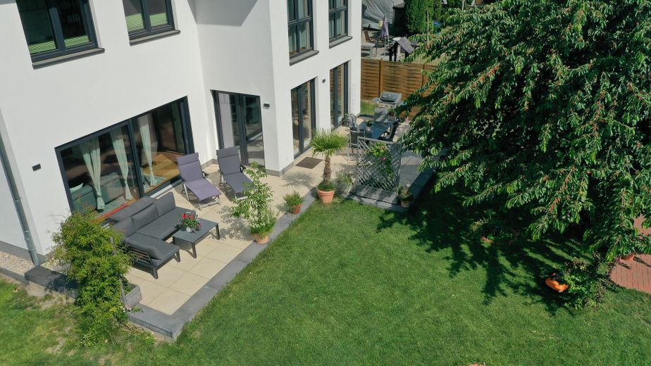 Terrasse seitlich/komplett obe
