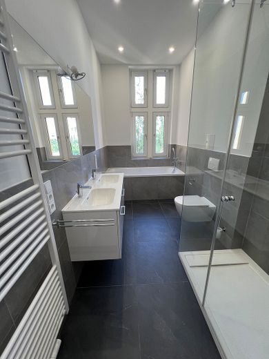 Appartamento di 4 locali appena ristrutturato con due balconi e un ampio soggiorno open space – Foto 5