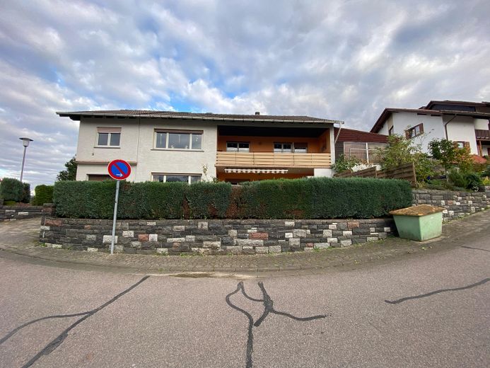 Mehrgenerationhaus (Zweifamilienhaus + 3. Wohnung im Anbau) mit 2 Garagen – फोटो 2