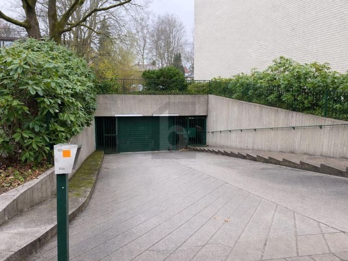 EXKLUSIVER TIEFGARAGEN - STELLPLATZ IN BLANKENESE – Foto 1