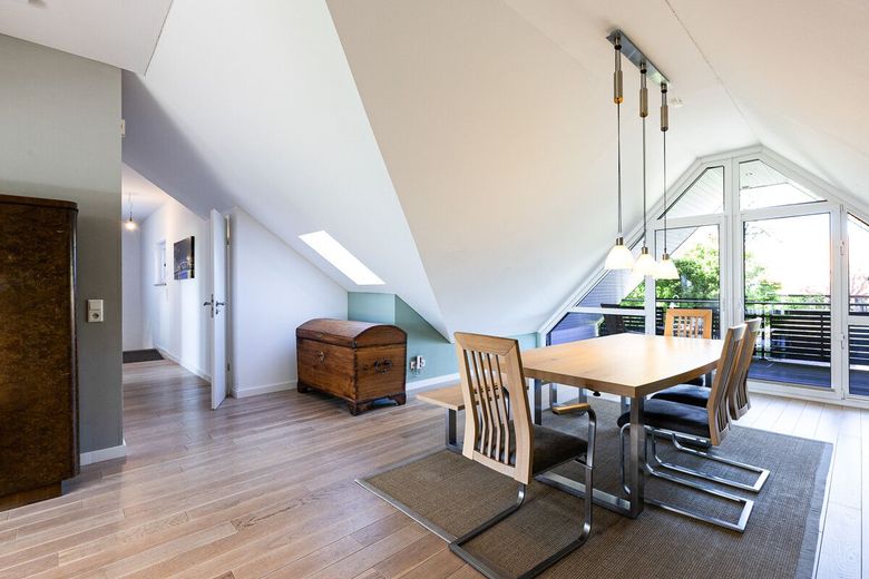 Landidylle meets Design: Perfektes 2-FH für die große Familie in Hanglage – Whg. 2 Essbereich
