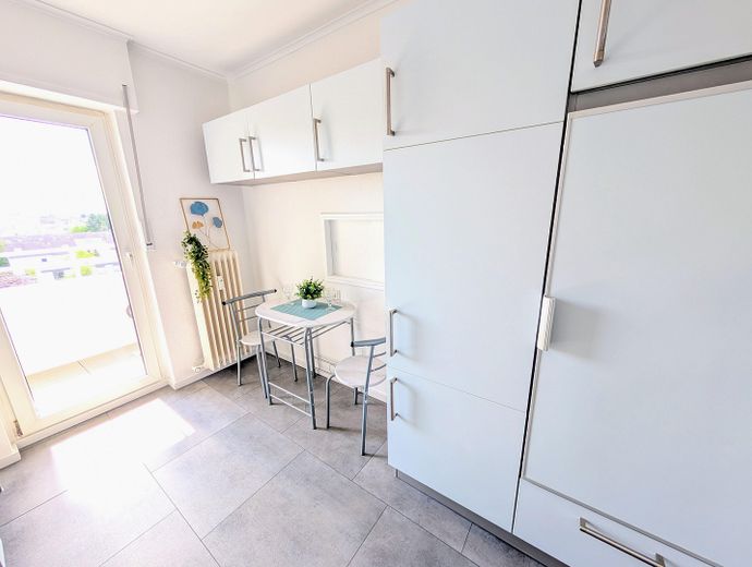 PROVISIONSFREI - sofort einziehen - Helle 3-Zimmerwohnung mit Blick zur Pfalz, komplett renoviert – Küche