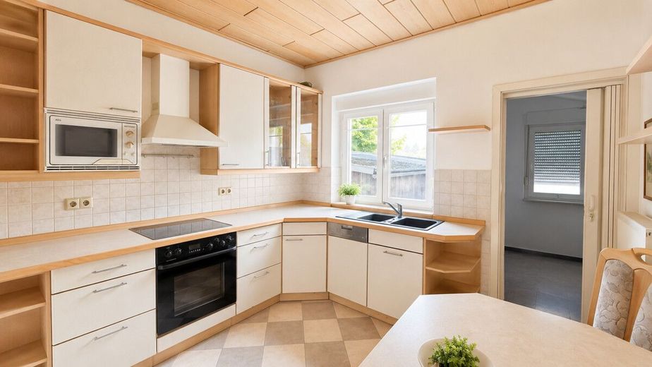 PROVISIONSFREI | Zweifamilienhaus mit Gewerbeeinheit, großem Grundstück und Pool – hier findet der Koch seinen Meister