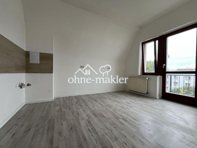 First occupancy after renovation - Spacious 3-room apartment in Zwickau-Nord on the top floor – Foto 1