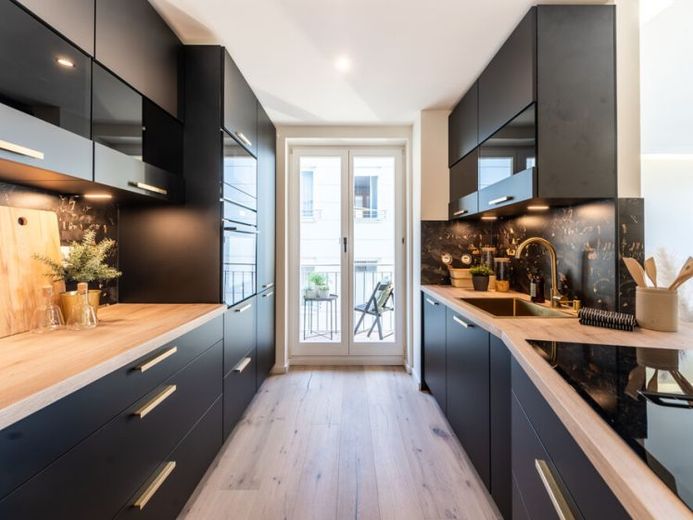 *Le luxe redéfini : élégant appartement de 3 pièces rénové à Dresden-Plauen* – Photo 1