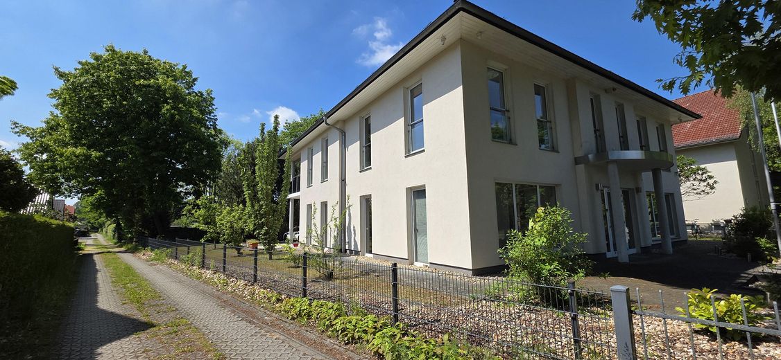 Casa residenziale e commerciale rappresentativa, non affittata, su terreno di 948 m² – Foto 2