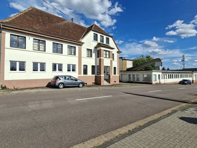 Na sprzedaż duży obiekt komercyjny w dzielnicy Eiweiler w Heusweiler! – Zdjęcie 1