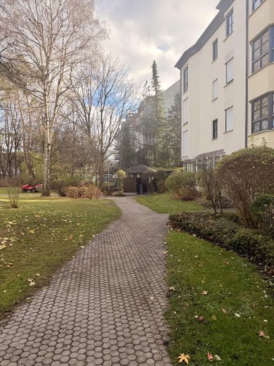 Charmante 3-Zimmer-Maisonette mit sonniger Terrasse – provisionsfrei in Ramersdorf-Perlach – Gartenanlage 