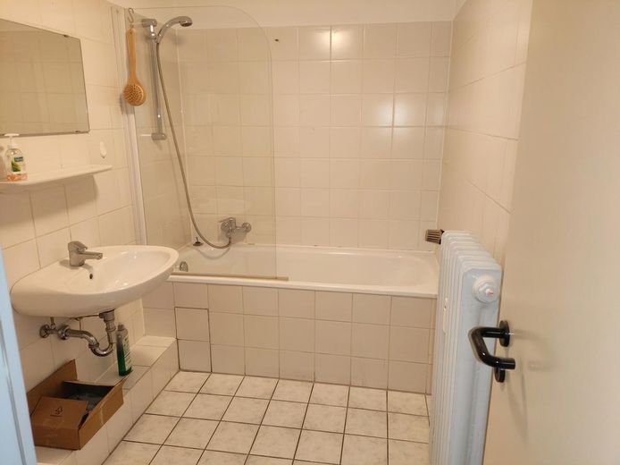 2-Zimmer Wohnung im Zentrum – Bade Zimmer