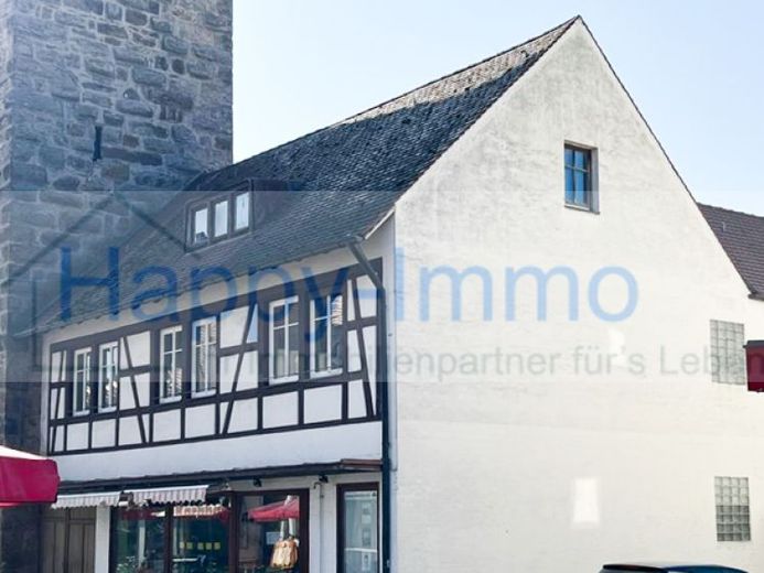 zentral gelegenes Geschäftshaus / EG und OG vermietet / DG nicht ausgebaut – Foto 1