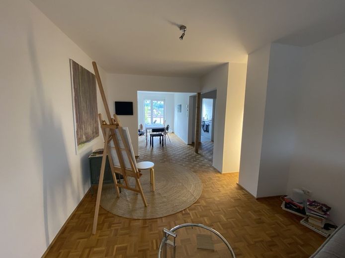 Sonnige 3 Zimmer-Wohnung in Halbhöhenlage mit Weitblick auf Stuttgart – Wohnzimmer