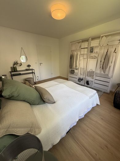 Provisionsfrei / Kernsanierte 3-Zimmer Wohnung in Wiesbaden-Schierstein mit Balkon & Stellplatz – Schlafzimmer