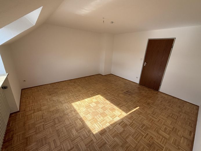 Appartement au dernier étage dans un endroit calme – Schlafzimmer