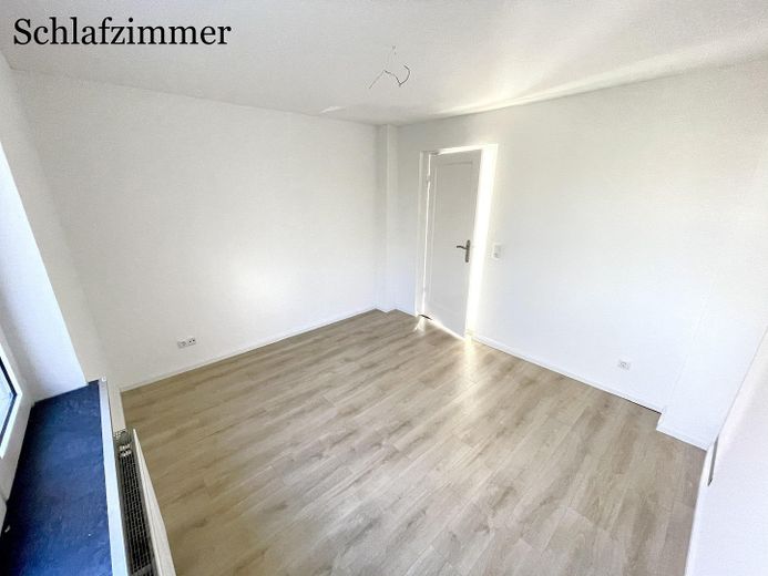 Gepflegte 3-Zimmer-Wohnung mit Balkon und Tageslichtbad nahe der Weser in Bremen-Woltmershausen – Schlafzimmer