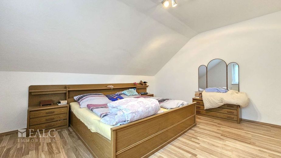 Einfamilienhaus mit viel Potenzial und großzügigem Außenbereich – Schlafzimmer