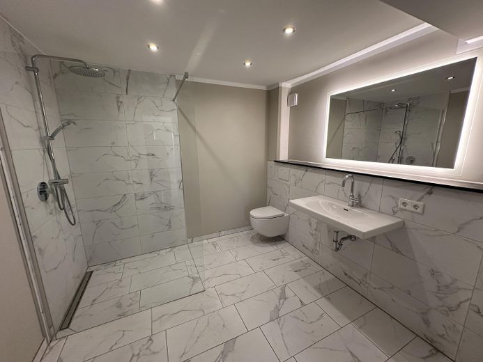88 qm Mietwohnung mit großem Balkon – Bad