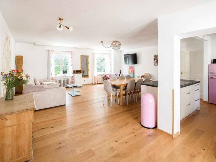 Besondere 4-Zimmer-Wohnung mit offenem Wohnkonzept und Innenhofterrasse – Foto 1