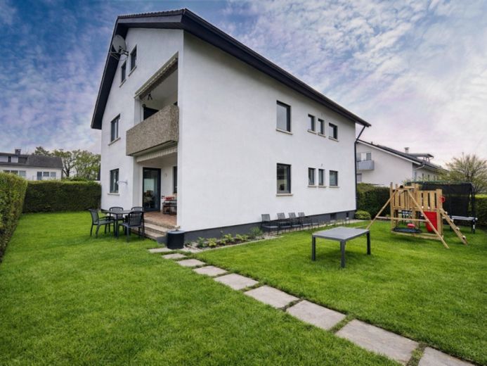 Neues Zweifamilienhaus mit großem Garten und viel Platz, Ausbau möglich Dachgeschoss! – Foto 1