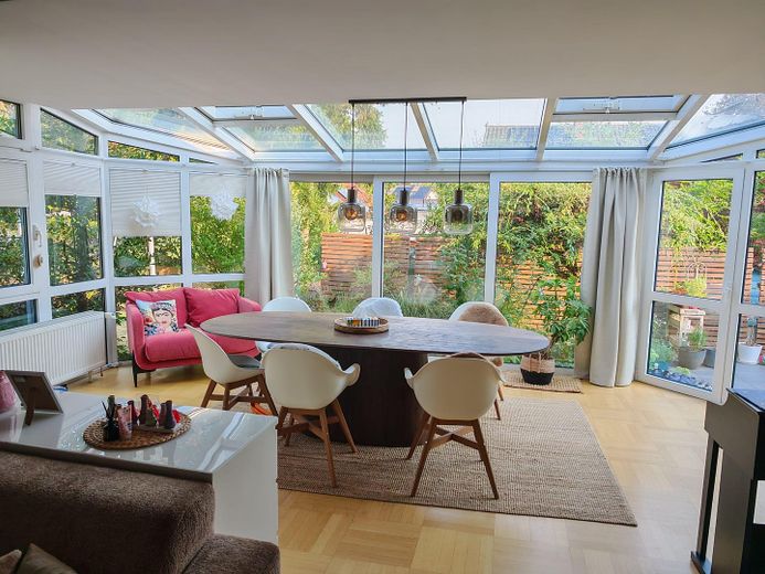 Helles Architektenhaus- Split-Level-Wohnen, Wintergarten und großzügiger Garten – Foto 5