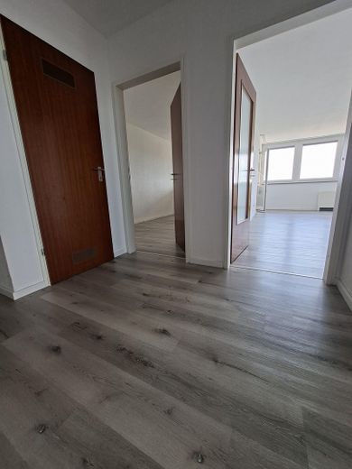 Flur mit Blick auf Wohnzimmer