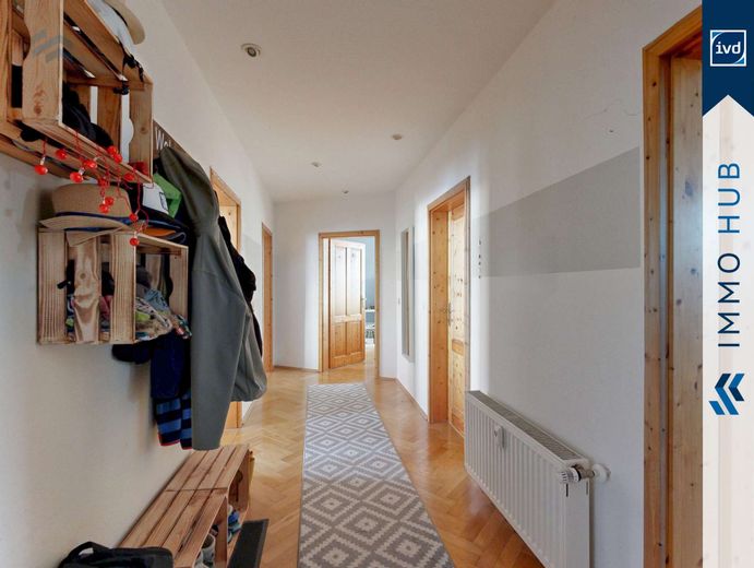 ++ Balkon, Parkett, Badezimmer mit Fenster! Charmante 4-Zimmer Wohnung in beliebter Lage ++ – 4477297-BFM6zGTaWr7HWTNKBBhdzHLT-Flur.jpg