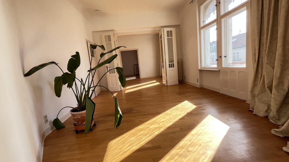 Außergewöhnliche 248 qm große Maisonette-Wohnung (4.OG & DG) mit Terrasse/Balkon/Loggia nahe Ku´damm – Erkerzimmer