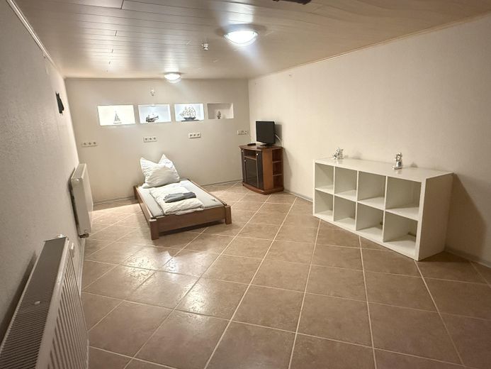 hochwertig saniertes Reihenhaus mit EBK, Wintergarten, provisionsfrei – Büro/Atelier/Gästezimmer UG