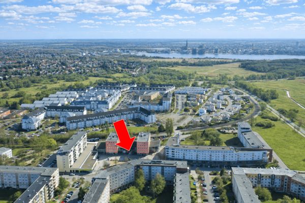 Generous commercial unit in the basement in a busy location next to a drugstore, Netto & medical center