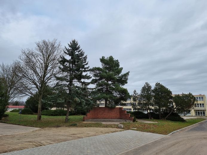 1.9 ha Bauland + Gewerbeobjekte + für Solar , Lager ab 99.000 Euro – ehm.Denkmal