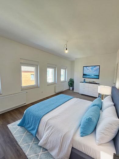 Möbeliertes Elternzimmer