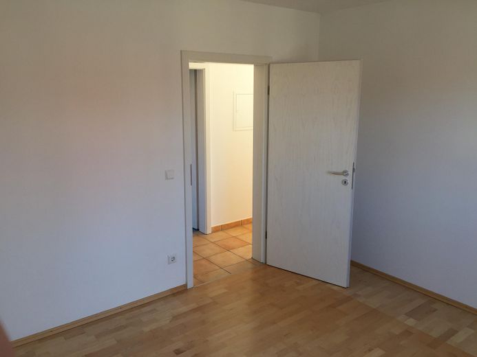 Moderne 3-Zimmer Wohnung mit Balkon, EBK und Garage – Schlafen