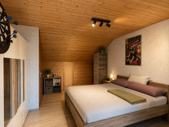 RUHIG WOHNEN, STADTNAH LEBEN // Bezugsfreies Reihenhaus mit Garten sucht neue Besitzer – फोटो 1