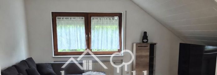 Schöne, großzügige DG-Wohnung in ruhiger Lage