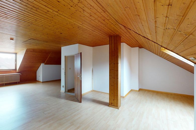 Großzügiges Reihenmittelhaus in Eching- von privat – Dachboden