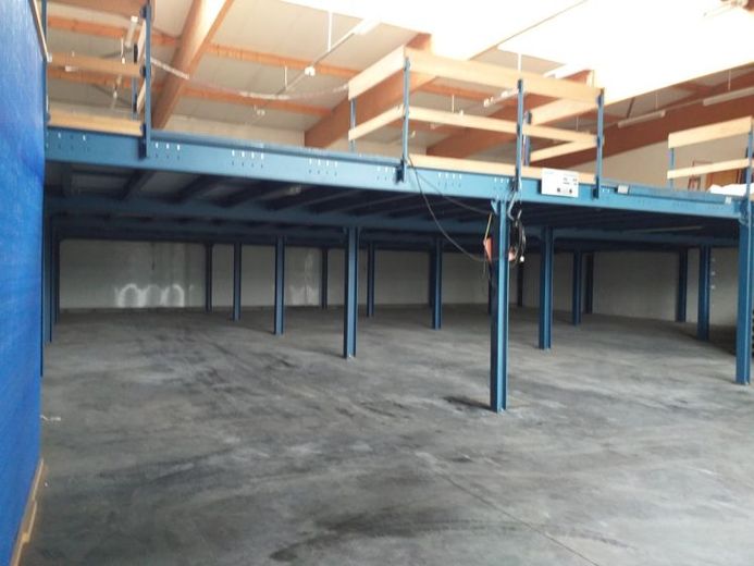 Lagerfläche mit ca. 360 m², inkl. 2 Rolltore u. Laderampe – Foto 1