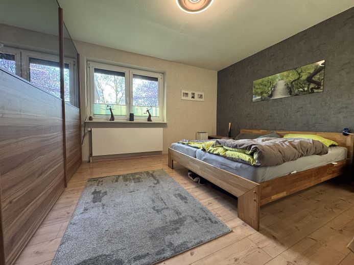 modernisiertes Ein-/Zweifamilienhaus mit Feldblick - PROVISIONSFREI – Schlafzimmer EG