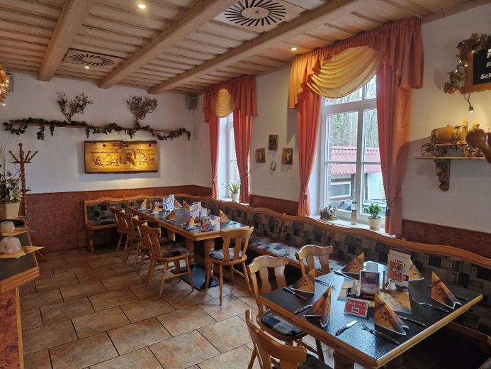 Restaurantimobilie mit viel Potential – Gastraum