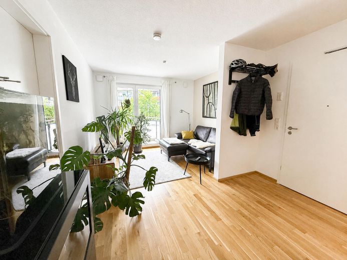Wohnzimmer mit Zugang Balkon