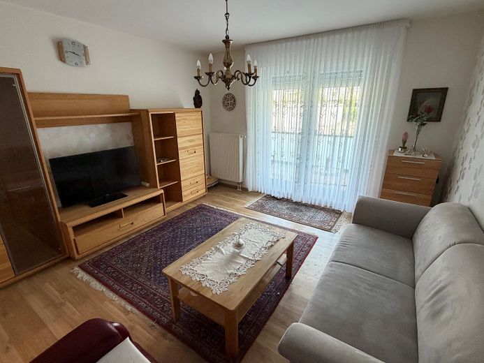 2‑Zimmer‑EG-Wohnung ideal als Kapitalanlage oder Eigennutzung – Wohnzimmer