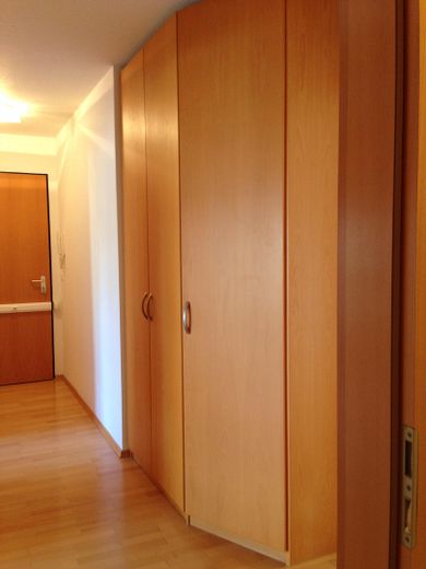 شقة أنيقة من غرفتين بالقرب من محطة مترو U3 آيدنباخشتراسه – Einbauschrank Flur