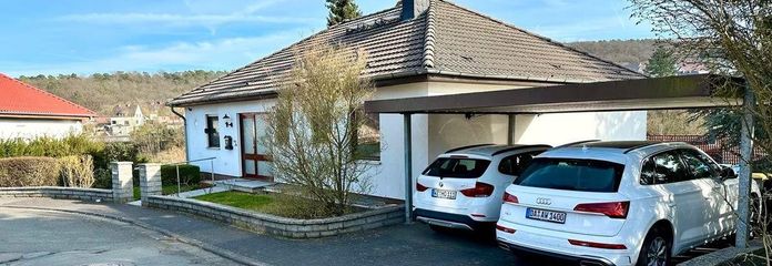 Zweifamilienhaus mit 2 sep. Wohneinheiten | Mögl. Anlageobjekt – Eingang Wohnung OG