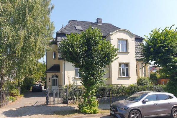 Вілла в стилі модерн у районному місті Бад-Бельціг, без комісії