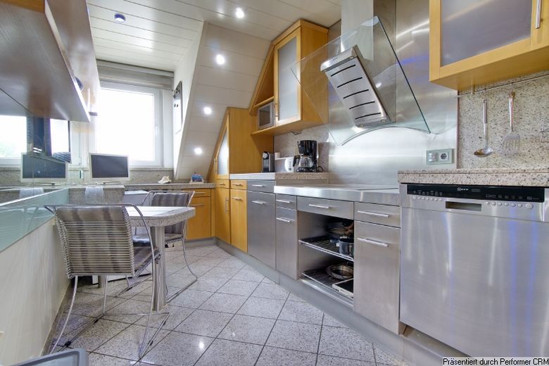 Möblierte Maisonettewohnung mit Balkonterrasse, Klimaanlage und Gästezimmer, PKW-Stellplatz möglich – 3fa3f1324a0004a0b9c755c2f9bb3a8cdaa3e663.jpg